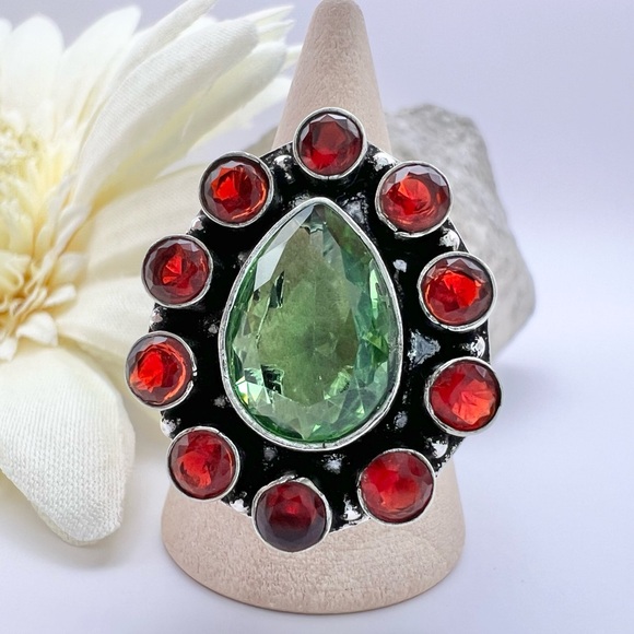 Jewelry - PERIDOT/GARNET RING